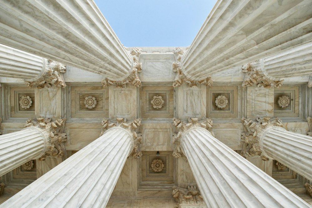Columnas de un tribunal: audiencia de prisión preventiva